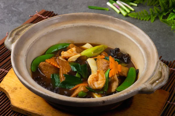 Nahaufnahme Von Chinesischem Tontopftofu Mit Gemischtem Gemüse — Stockfoto
