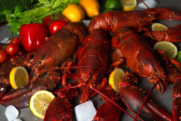 Primer Plano Varios Mariscos Langosta Cruda Con Fondo Negro —  Fotos de Stock