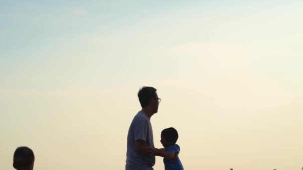 Père Passer Temps Ensemble Coucher Soleil — Video