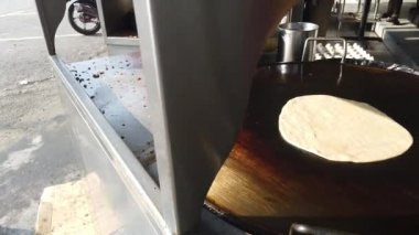 kafede geleneksel asya flapjack kavurma yakın çekim görüntüleri