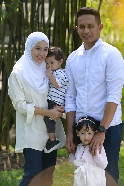 Smiling Asian Family Looking Camera Together Park — Stock Photo, Image