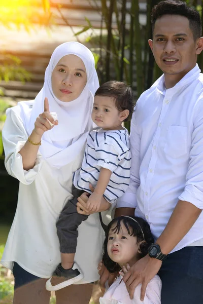 Smiling Asian Family Looking Camera Together Park — Stock Photo, Image