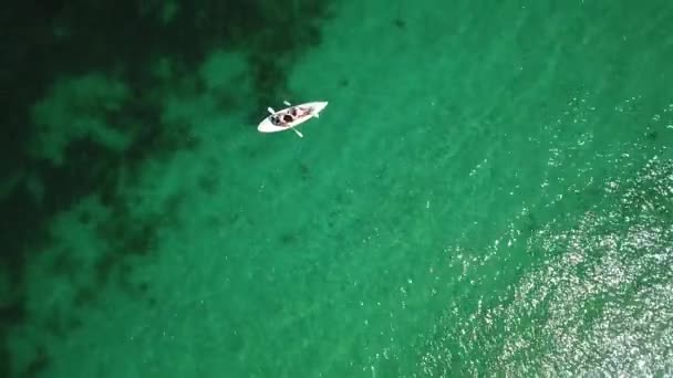 Vyhlídkové Záběry Nádherné Mořské Vody Tyrkysovou Vodou — Stock video
