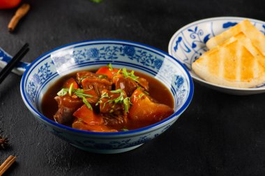 Bo Kho yakın çekim - Ekmek veya pirinç ile Vietnam Sığır Güveç