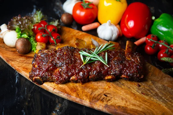 Close Churrasco Bife Costelas Carne Servida Com Uma Pimenta Quente — Fotografia de Stock