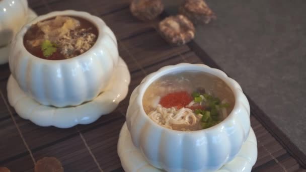 火锅中美味的马来西亚菜的特写镜头 — 图库视频影像
