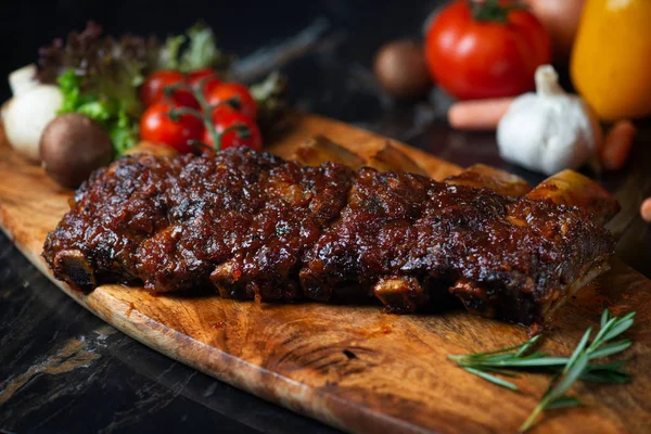 Bbq Carne Res Costillas Filete Servido Con Chile Picante Tomates — Foto de Stock