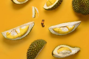 Kopyalama alanı ile parlak sarı arka planda Durian