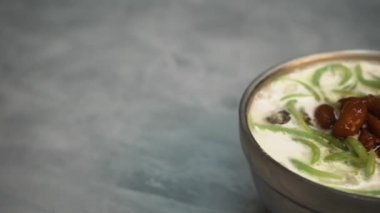 Cendol, kayrak arka plan ile Malezya geleneksel tatlı yakın çekim görüntüleri