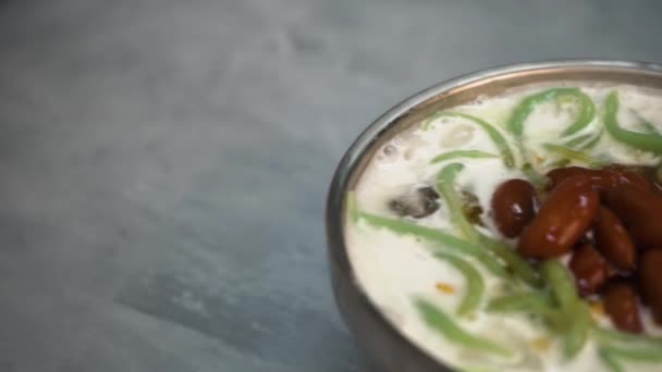 Крупным Планом Cendol Малазийский Традиционный Десерт Шиферным Фоном — стоковое видео