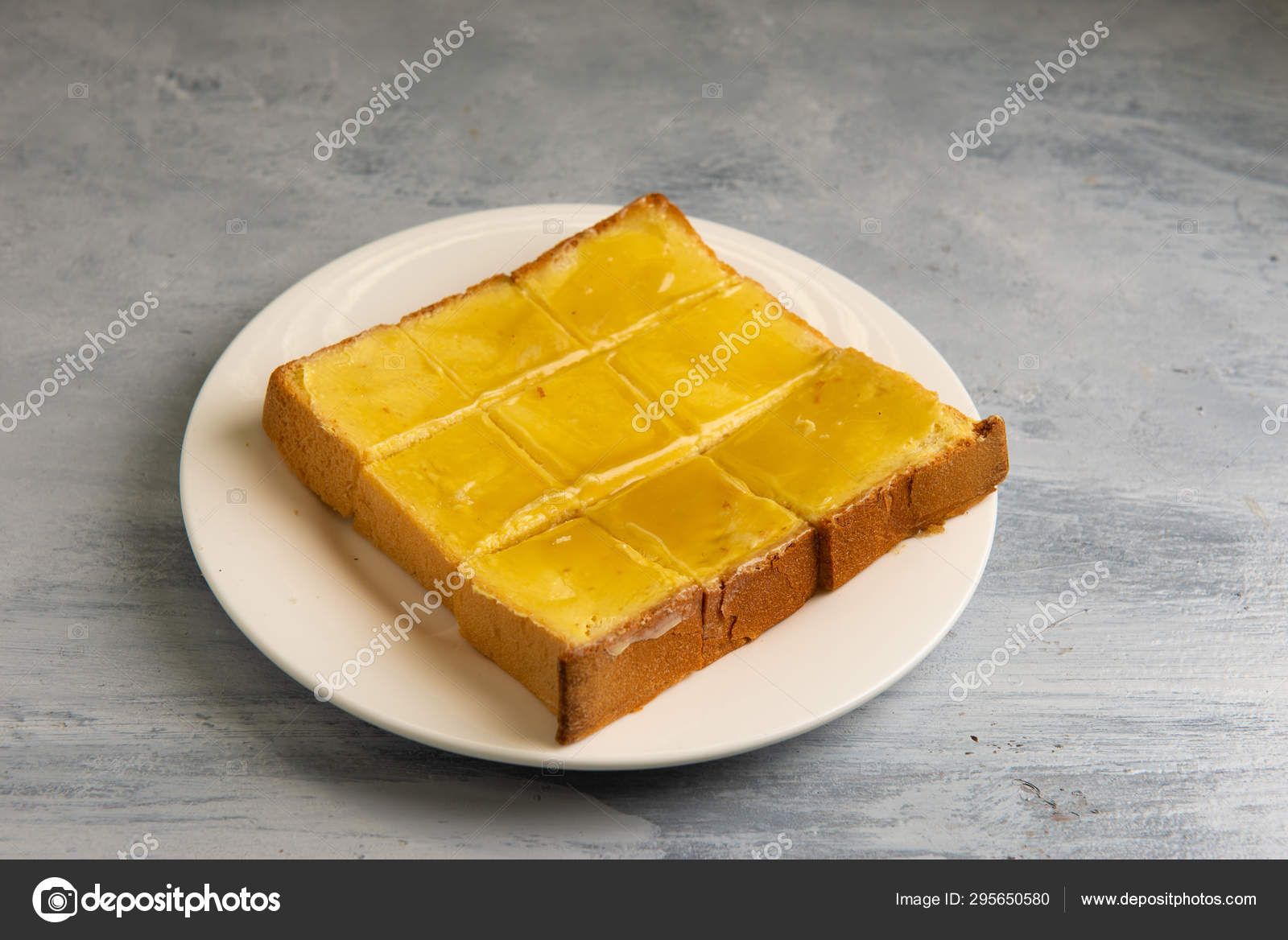 马来西亚常见的东方早餐特写镜头包括烤面包——图库图片© yuliang11 #295650580