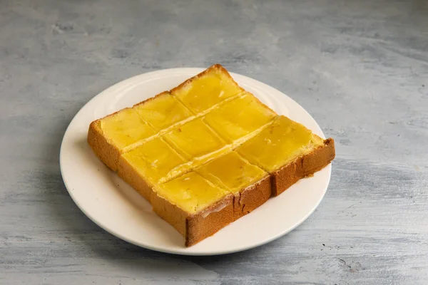 토스트 빵으로 구성된 말레이시아에서 마련된 오리엔탈 조식의 클로즈업 — 스톡 사진