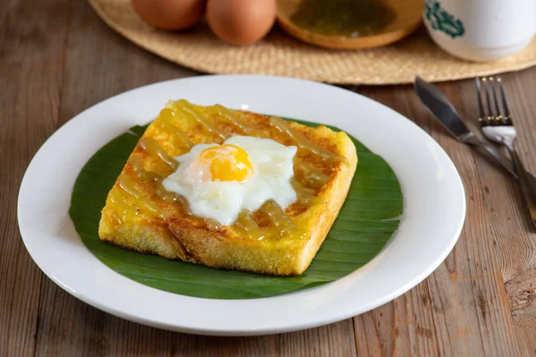 Colazione Tradizionale Malese Toast Burro Kaya Con Uova Sode — Foto Stock