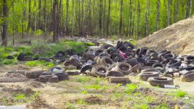 Kısmen gömülü çöplüğü.