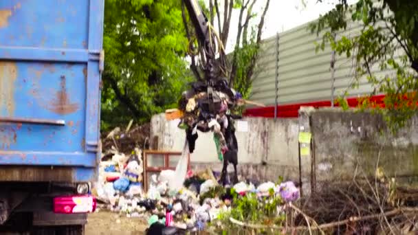 Robotic arm of garbage truck taking gabbage — Stock Video