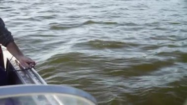 Bir bilim adamı bir ph metre kullanarak Gölü ph ölçme