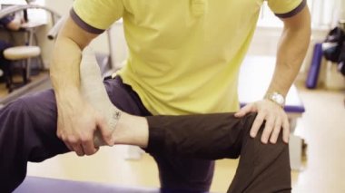 Yardım Doktor elinde adam devre dışı