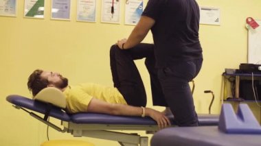 Doktor yardım sporcu Rehabilitasyon Merkezi'nde devre dışı