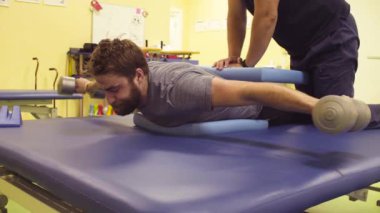 Engelli sporcu Rehabilitasyon Merkezi'nde yapıyor