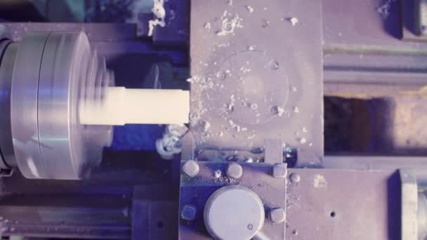 Werkende Cnc frezen machine op een plant — Stockvideo