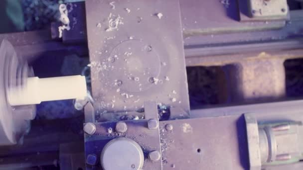 Máquina de trituração CNC de trabalho em uma fábrica — Vídeo de Stock