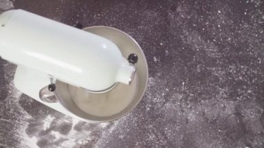 Mikser kırbaçlanan krem