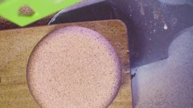 Yemek kek beyaz ve siyah kadife kaplama