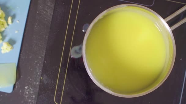 Färdiga lemoncurd på spisen — Stockvideo