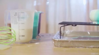 Kek ile renkli ayna sır döktü vardır üzerinde kılavuz