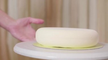 Yemek kek Beyaz kadife kaplama