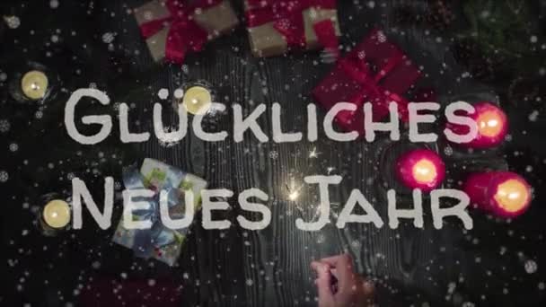 Animation Gluckliches Neues Jahr - Happy New Year in german, female hand holding a sparkler — Stock Video