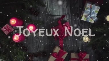 Animasyon Toyeux Noel - Merry Christmas Fransız, beyaz harfler, kırmızı mumlar ve hediyeler