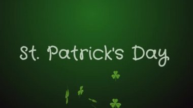 Saint Patricks Day. Yonca koyu yeşil arka plan üzerinde bırakır