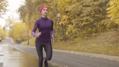 Yol boyunca çalışan genç sporcumuz