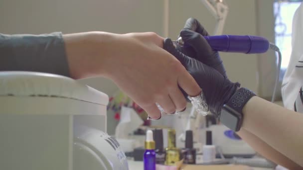 Professionel hardware manicure ved hjælp af elektrisk maskine – Stock-video