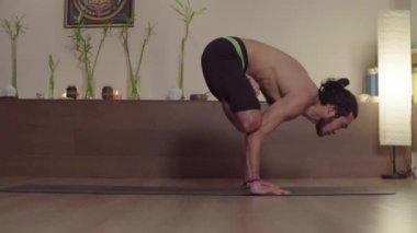 Güçlü adam yoga - Padmasana, Bakasana