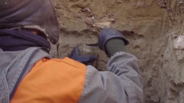 Scientist getting samples of soil — Stock Video