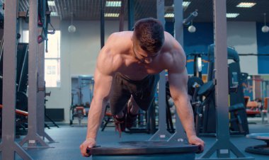 Spor salonunda denge ve güç için egzersizler