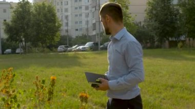 İşadamı çekim çalı kadar kurutulmuş