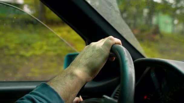 Mans mãos no volante — Vídeo de Stock