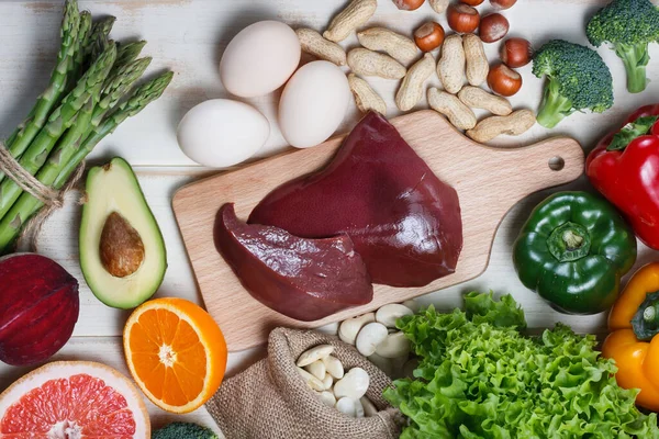 Natürliche Folsäurequellen Wie Leber Spargel Brokkoli Eier Salat Avocado Paprika — Stockfoto