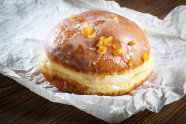 Gül reçeli dolu donut.