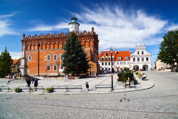 stock image SANDOMIERZ, POLAND - August 27, 2020. View on market with Sandomierz gothic Town Hall. 