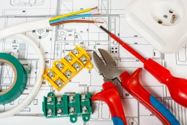 Ev planlarında elektrikli ekipman ve araçlar