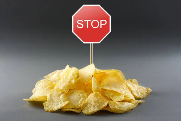 Concepto Comida Chatarra Papas Fritas Señal Stop Camino — Foto de Stock