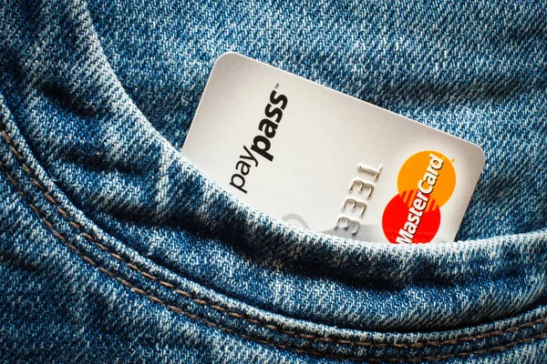 Gdansk Poland エイプリル社2014年ペイパス技術を用いたクレジットカード 組織マスターカードが発行する近接カードにPaypass技術が追加されます — ストック写真