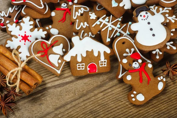 Kerstcompositie Peperkoek Anijs Kaneel Houten Tafel — Stockfoto