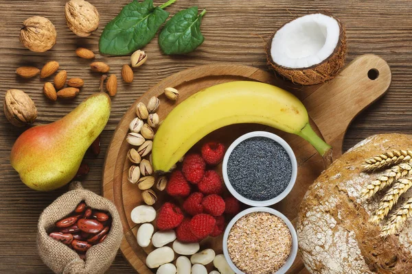 Ballaststoffreiche Lebensmittel Wie Roggenbrot Weizenkleie Weiße Bohnen Rote Bohnen Spinat — Stockfoto