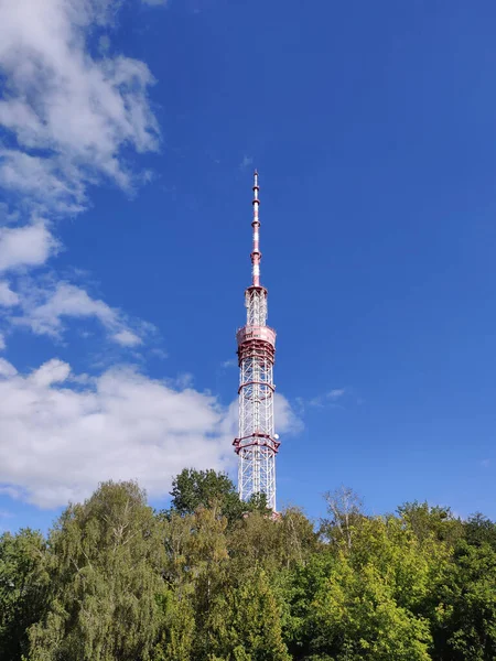 塔台上有电视转播 乌克兰 — 图库照片#