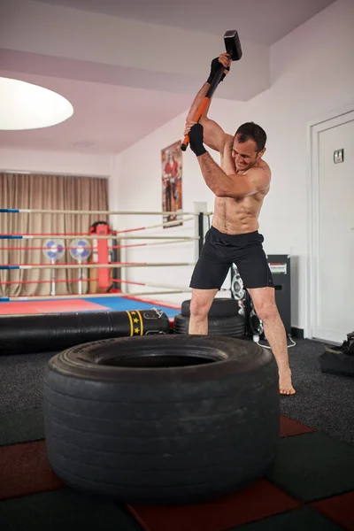 Boxer Training Sledgehammer Big Tyre Gym — Stock Photo, Image